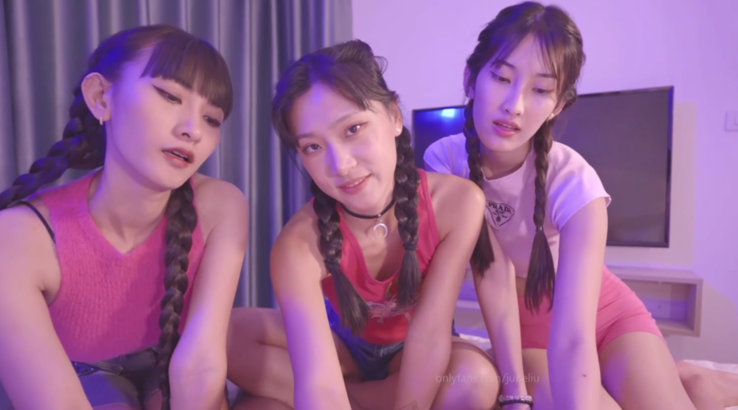 刘玥_JuneLiu_第一次与我的新亚洲朋友进行3P 美丽的亚洲女孩与Tinder男孩进行美妙的性爱 实现梦想，最火辣的亚洲女孩提供三重口交