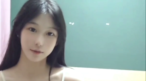 招财逼_极品网红美少女，170CM大长腿，白丝细腰美臀_3