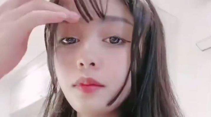 新来的极品美女，黑丝高跟诱惑，无毛白虎逼精彩大秀直播，极品好身材揉奶玩逼，炮击高速蹂躏骚穴