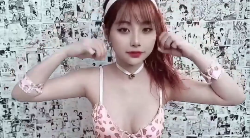 国产网红.onlyfans-极品反差婊『Meiilyn』最新性爱私拍 极品小骚货丝袜Cosplay内射福利_1