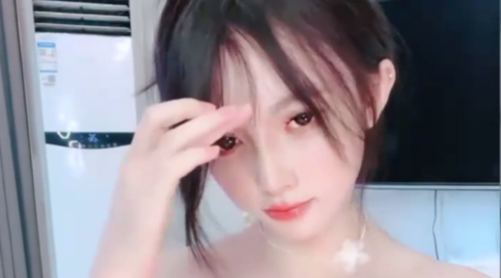 少女椰子_禾书也~爆乳美腿好身材！翘起美臀展示，换装诱惑黑色网袜