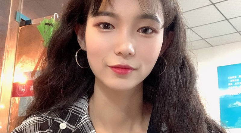 云南高校美女 网络面试模特惨遭渣男套路 全裸展示性感身材 还要洗澡给他看！