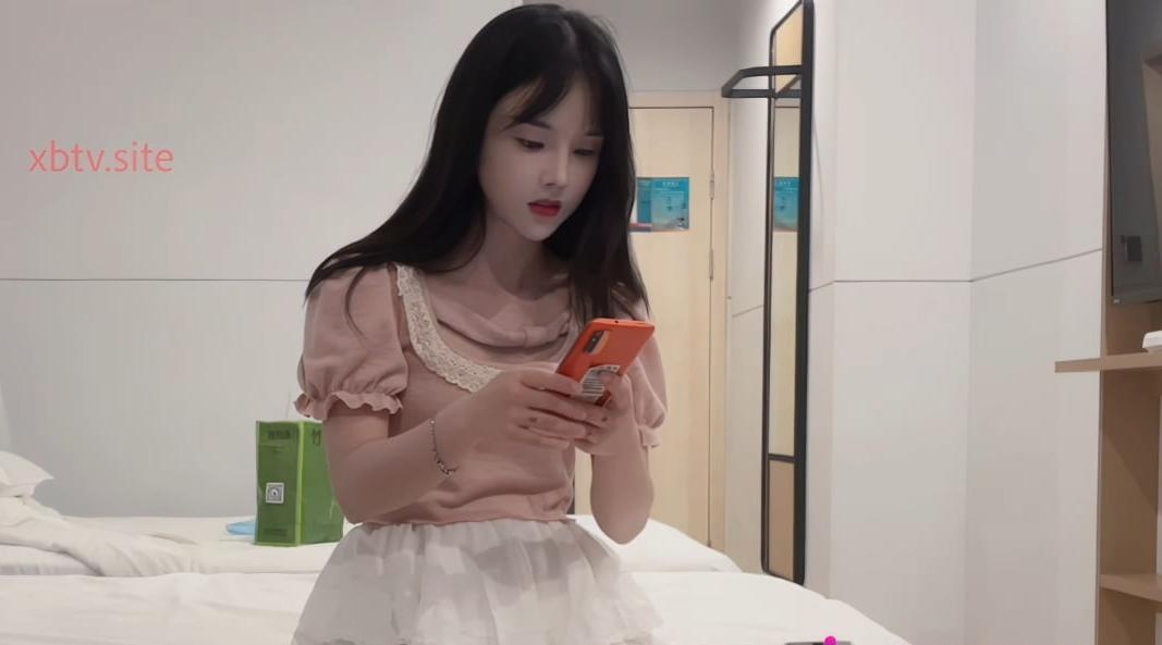 约了个在校女大兼职学生妹，颜值超高非常清纯，居然还是个白虎 #老王